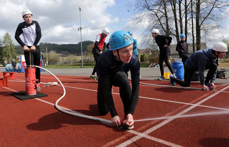 Bludovší hasiči trénují na olympiádu v požárním sportu.Vrcholná soutěž za účasti zástupců nejméně čtyřiceti zemí se bude konat v červenci v rakouském Villachu.