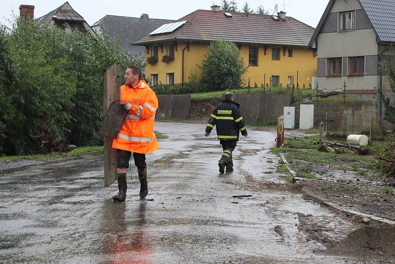 Následky bleskové povodně po přívalovém dešti v Jedlí, stav v pondělí 2. září 2019.