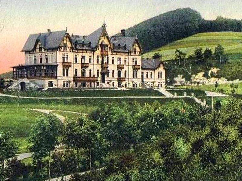 Sanatorium v Šumperku na historické pohlednici ze začátku 20. století