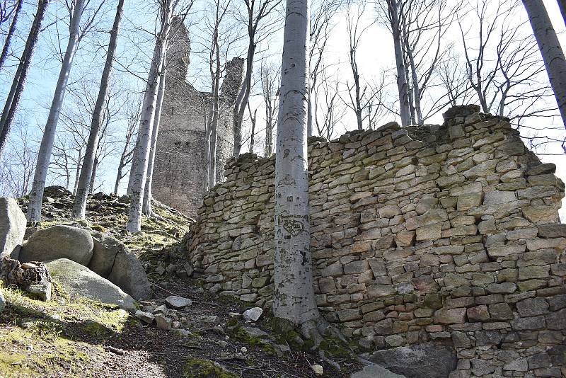 Archeologický průzkum na hradu Kaltenštejn u Černé Vody.