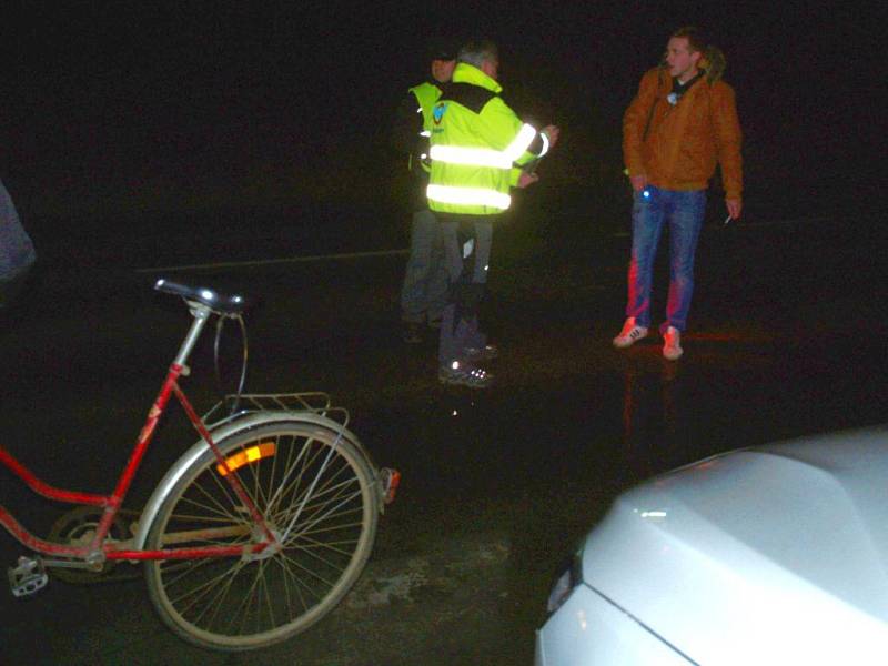 Chodce a cyklisty kontrolovali 1. března brzy ráno policisté na silnici mezi Postřelmovem a Sudkovem. 