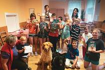 Děti z Dětského domova Černá Voda dostaly od Nadace Agel knihy