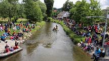 Splutí Desné na atraktivních plavidlech v Sudkově 20. června 2015.