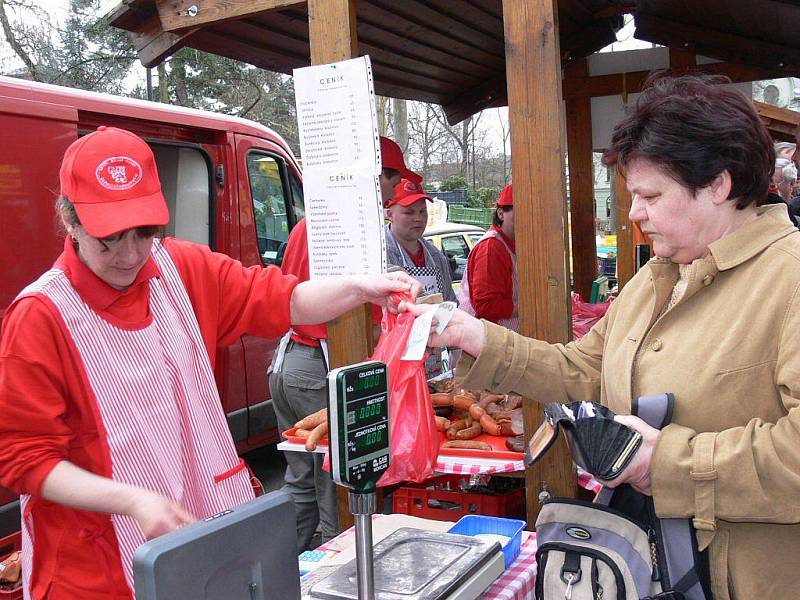 Farmářské trhy měly v Šumperku premiéru 1. dubna 2011