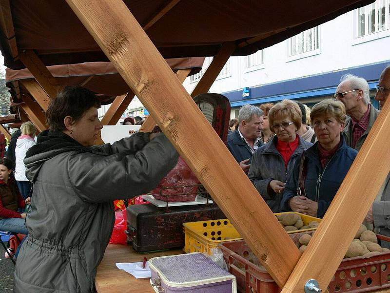 Farmářské trhy měly v Šumperku premiéru 1. dubna 2011