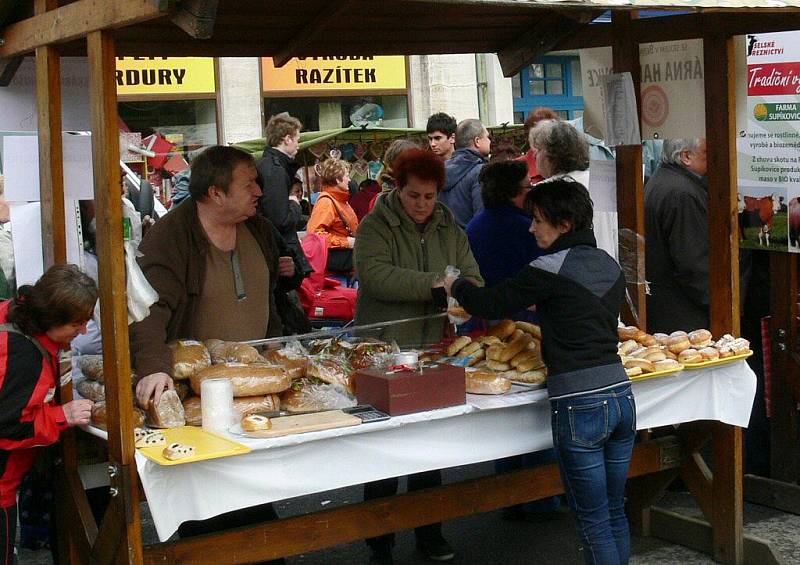 Farmářské trhy měly v Šumperku premiéru 1. dubna 2011