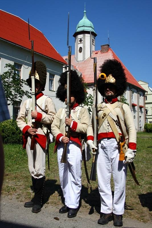 Javornická garda (v hnědých uniformách) se z Javorníku v pátek 26. července vydala spolu se spřátelenými jednotkami na pochod do Nysy.