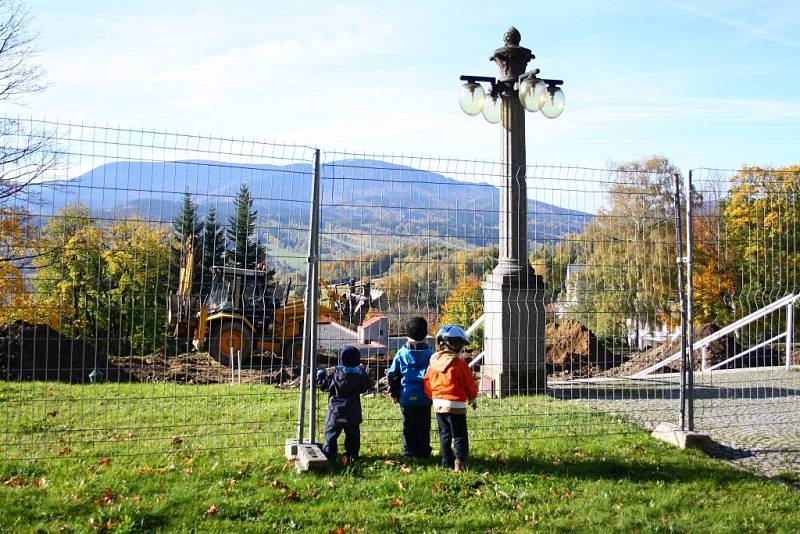 Rekonstrukce promenády v jesenických lázních.