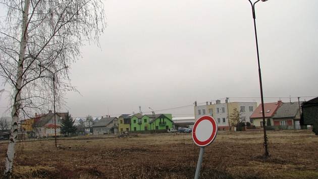 První obchodní centrum má vyrůst v Zábřehu na volné ploše mezi ulicemi ČSA, Leštinská a Na Křtaltě. Naváže na markety Kaufland a Penny.