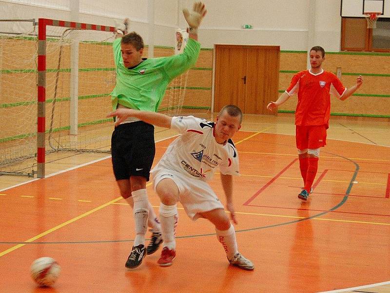 Futsalisté Delty Real (bílé dresy) nestačili ve čtvrtfinále poháru na Tango Brno