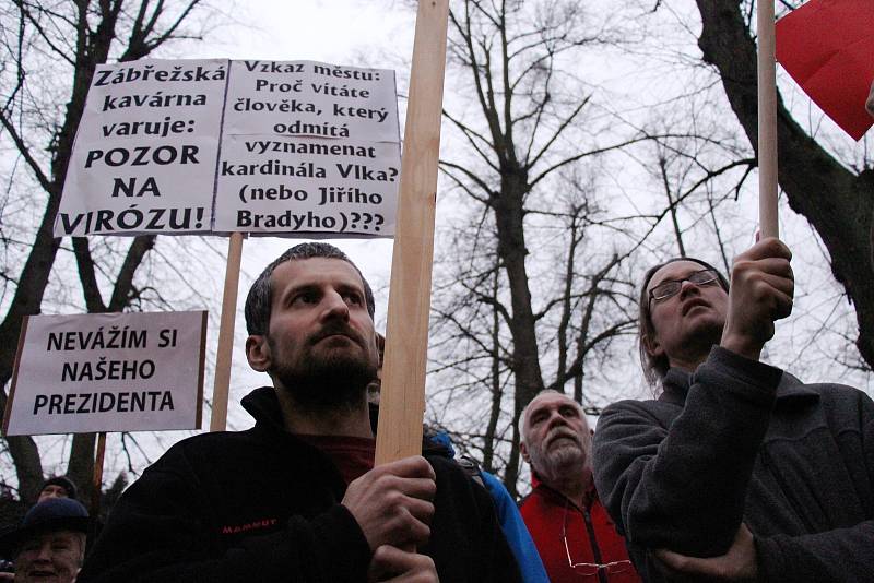 Protest při návštěvě prezidenta Miloše Zemana v Zábřehu.