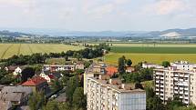 Z vyhlídky nad hodinovým strojem v městské věži u kostela svatého Tomáše z Canterbury v Mohelnici je krásný pohled nejen na celé město a okolí, ale také na hrady Bouzov a Mírov.