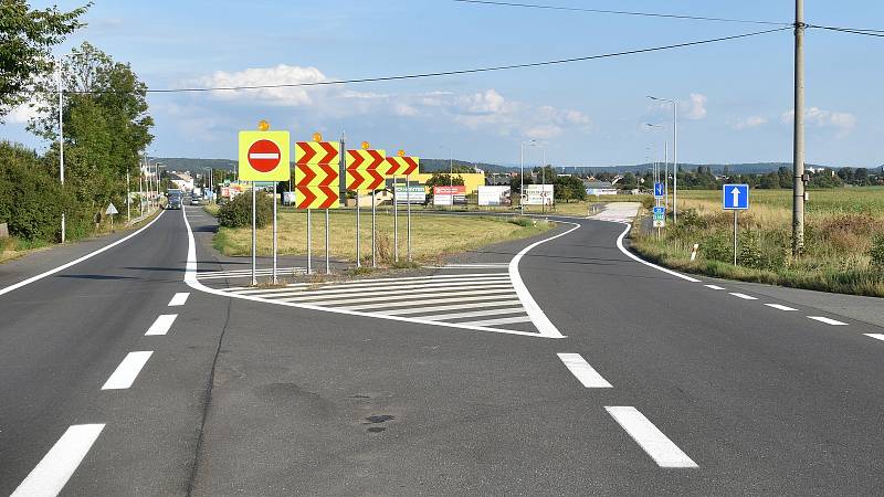 Okraj Mohelnice - v těchto místech protne budoucí dálnice D35 trasu dnešní silnice první třídy.