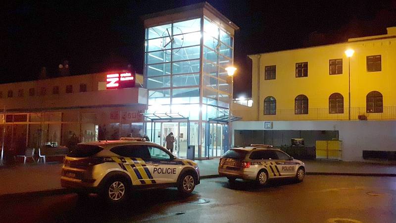 Policisté zasahovali ve vlaku Pendolino na nádraží v Zábřehu, 2. února 2022