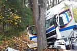 Nehoda kamionu u Bukovic, při níž z převážených baterií unikla kyselina sírová. 1. listopadu 2023