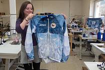 Oblečení pro olympioniky ušily švadleny v jesenické firmě.