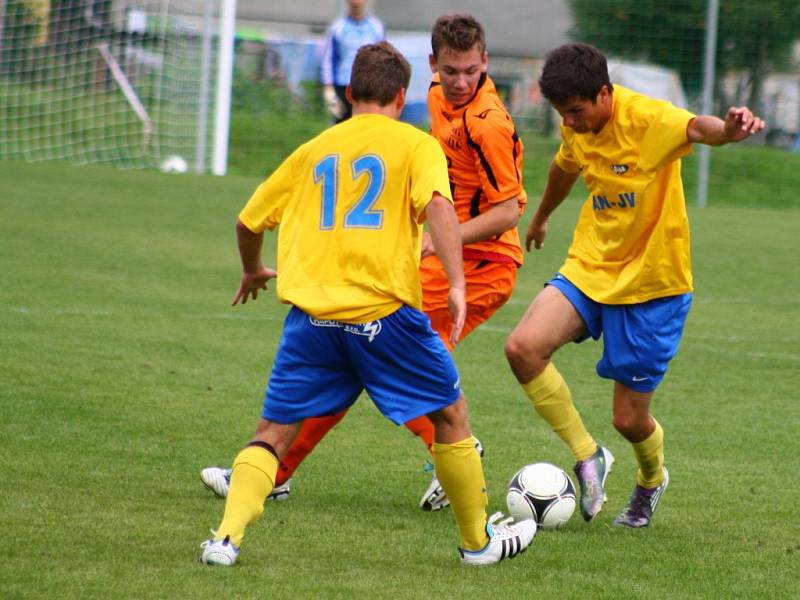 Přátelské utkání Zábřeh versus Šumperk (žluté dresy) v Leštině.