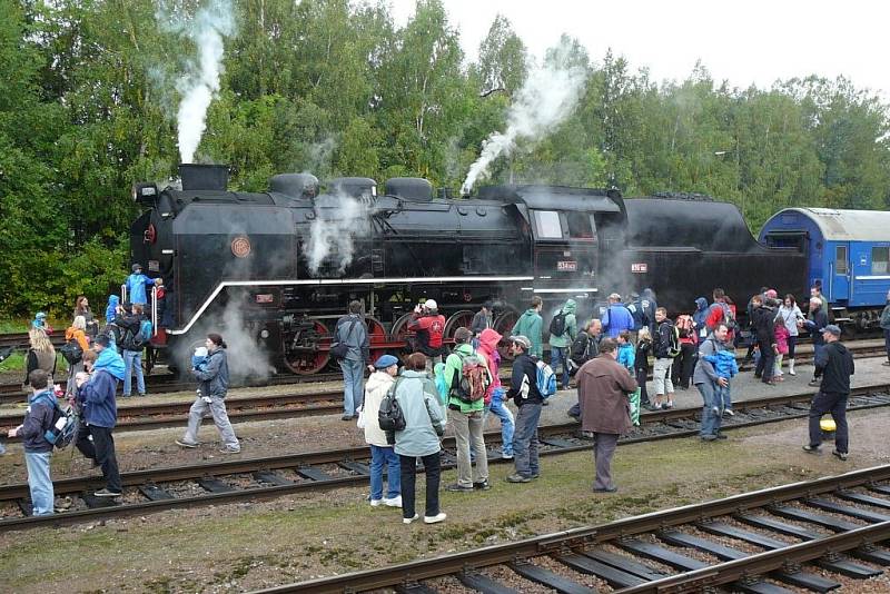 Při oslavách 140 let Moravské pohraniční dráhy projel trasu ze Šternberku do Dolní Lipky parní vlak.