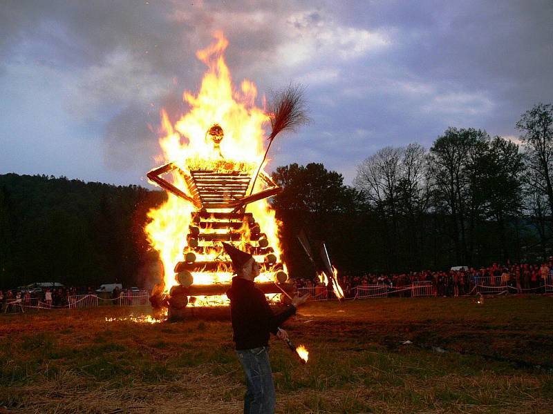 Z čarodějnické akce ve Velkých Losinách – 30. dubna 2011