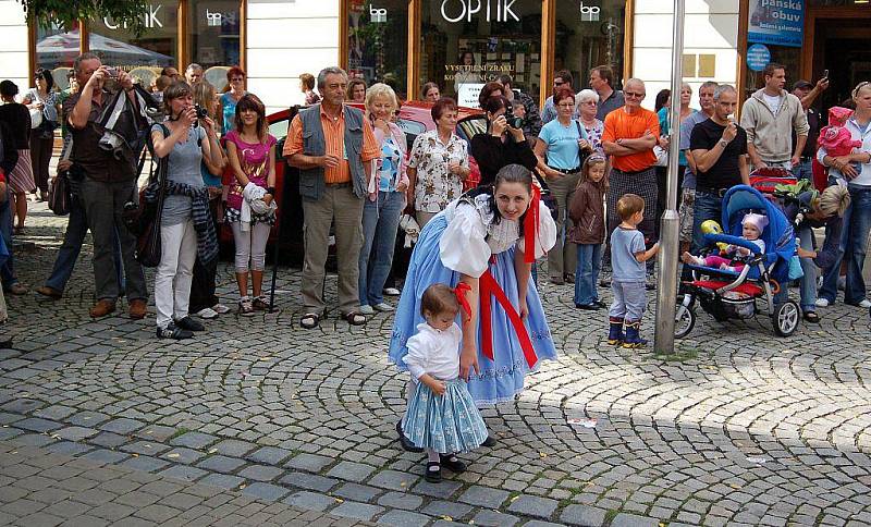 Šumperkem prošel dožínkový průvod