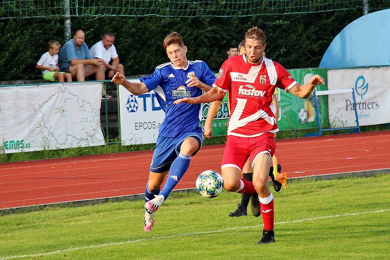 Fotbalisté Šumperku (v modrém) remizovali se Vsetínem 0:0.