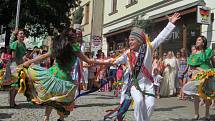 Roztančená ulice – jeden z programů XXII. Mezinárodního folklórního festivalu v Šumperku.