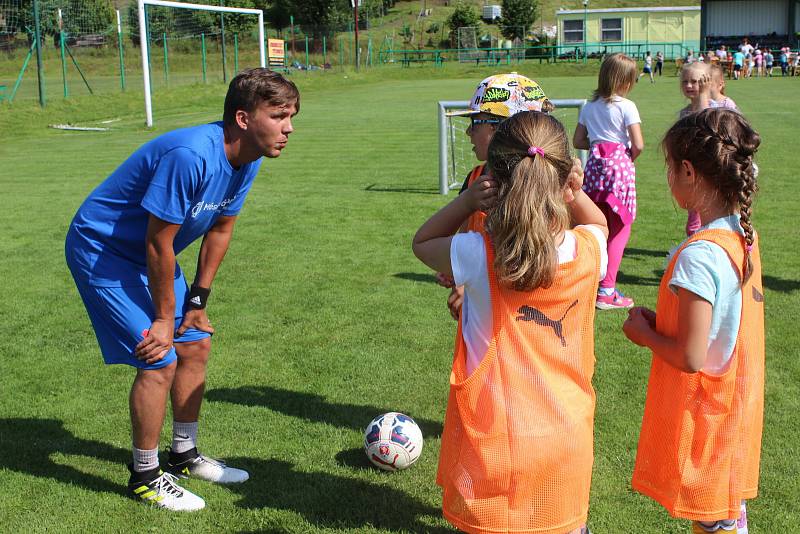 Dvě stovky dětí se zúčastnily akce s názvem Můj první gól. Měly zde možnost poznat nejen fotbal, ale i další sporty.