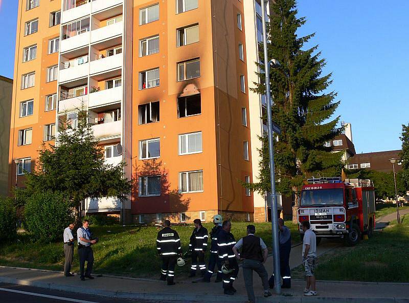 Požár v paneláku v ulici Jiřího z Poděbrad v Šumperku