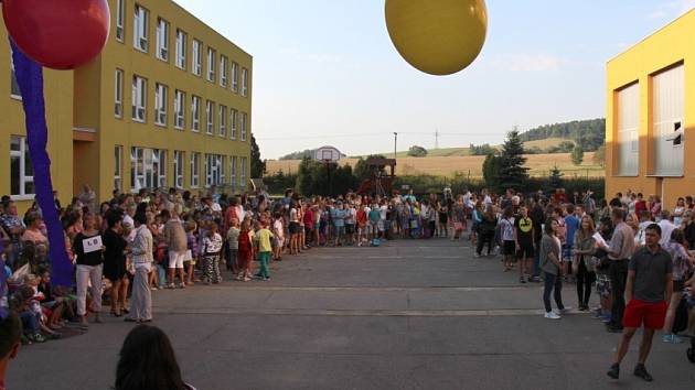 Zahájení školního roku na základní škole v ulici Sluneční v Šumperku.