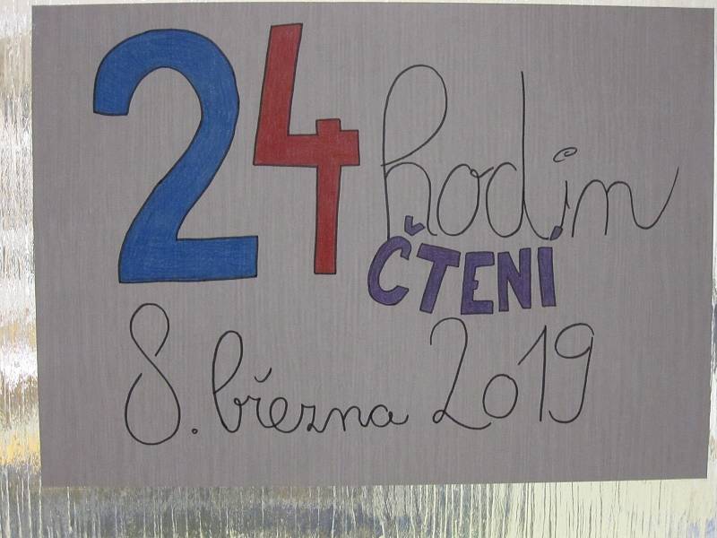 O čtení s českými autory je mezi dětmi zájem. Při předčítání se vydrží nepřetržitě střídat 24 hodin.