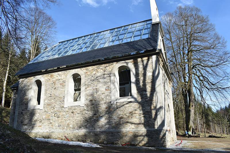 Kostel svaté Anny nad Horním Údolím na Zlatohorsku.