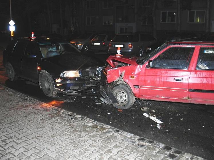 Důsledky nehody na Šumavské ulici v Šumperku