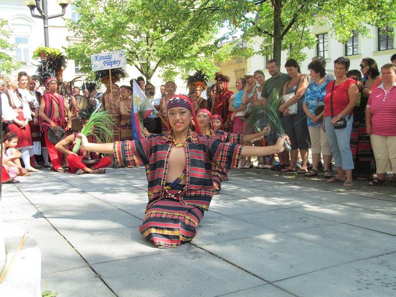 Roztančená ulice – jeden z programů XXII. Mezinárodního folklórního festivalu v Šumperku.