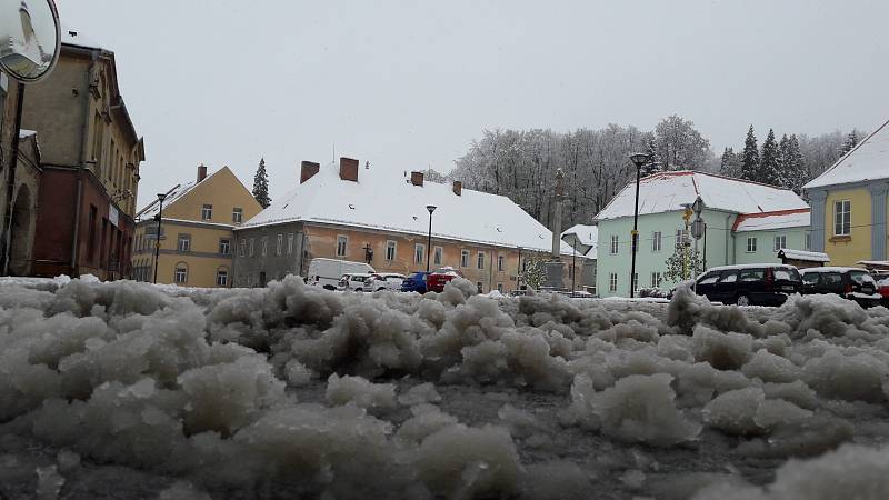 Sněžení v pátek 28. dubna v Javorníku.