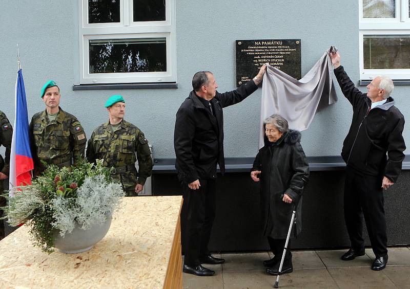 Odhalení pamětní desky vojákům 13. pěšího pluku ze Šumperku