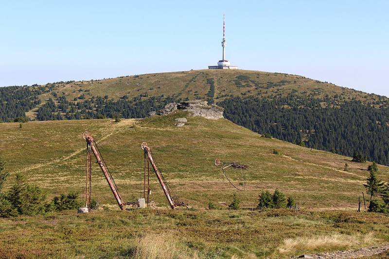 Lyžařské vleky na Ovčárně v Jeseníkách.