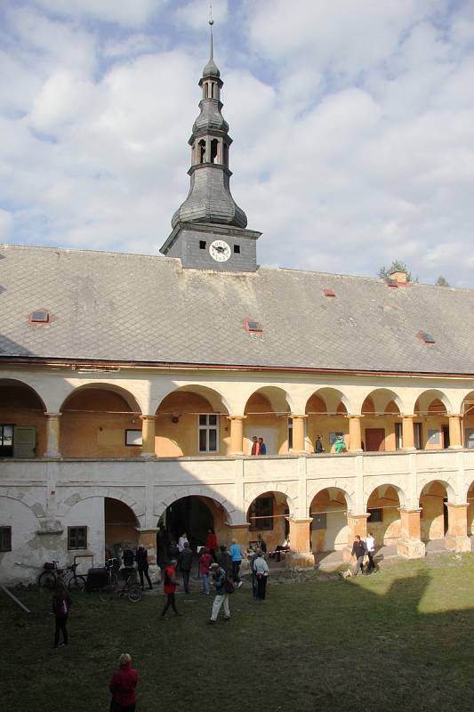 Zámek v Rudě nad Moravou si v sobotu 30. září mohla po čtvrtstoletí prohlédnout veřejnost.