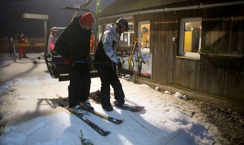 Lyžování ve ski areálu v Branné. Ilustrační foto