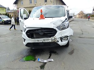 Srážka náklaďáku a dodávky na křižovatce Jaroslava Ježka a Denisova v Jeseníku, 6. března 2024