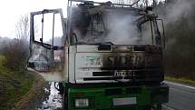Poblíž Bušína hořel nákladní vůz. 