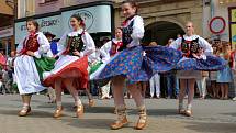 Mezinárodní folklorní festival v Šumperku vyvrcholil v sobotu 20. srpna dopoledne přehlídkou Roztančená ulice.