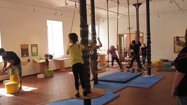 Je libo hru, sport nebo vědomostní test? Letošní prázdninová herna nabízí od každého kousek a děti nenechá zahálet ani na chviličku.