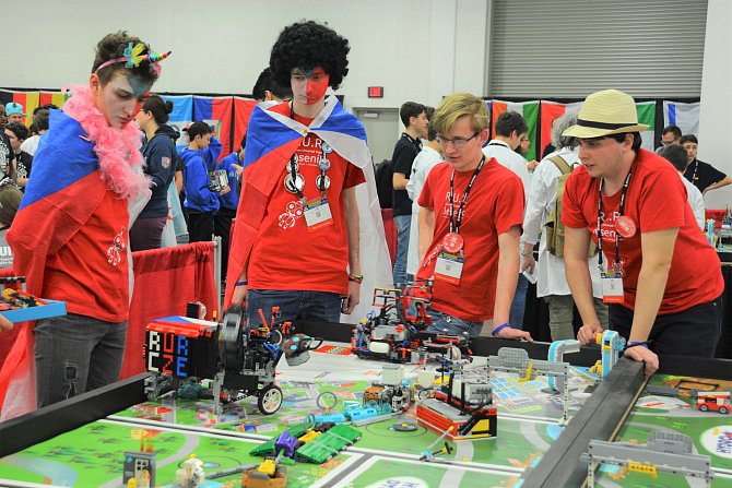 Tým R. U. R. na celosvětovém finále soutěže First Lego League v americkém Detroitu
