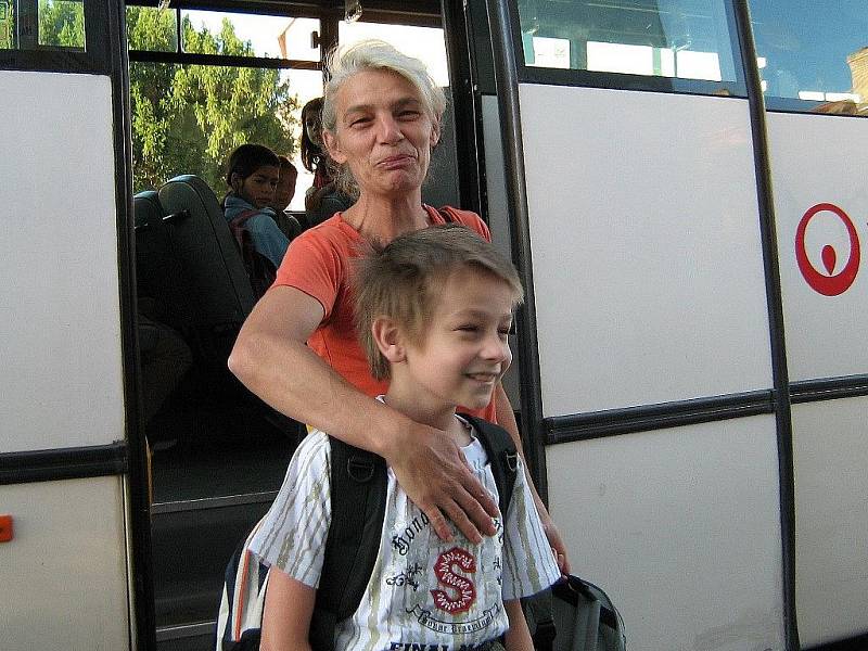 Ladislav Eberle si se svou maminkou konečně mohl po dvou měsících vyzvednout své vysvědčení