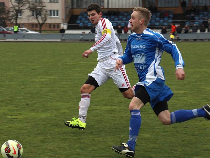 Fotbalisté Sulka Zábřeh (v modrém) proti Kojetínu