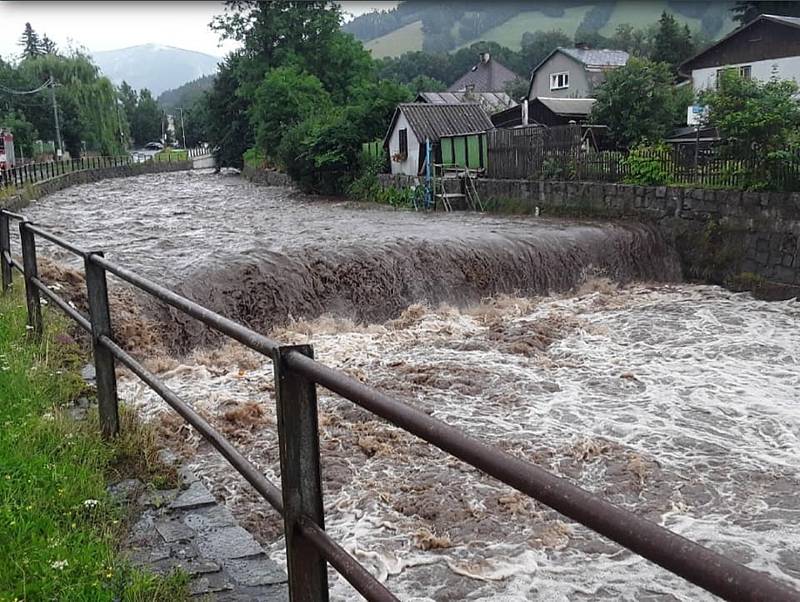 Hasiči evidují celkově přes 30 výjezdů především v Bělé pod Pradědem a Jeseníku.