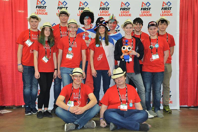 Tým R. U. R. na celosvětovém finále soutěže First Lego League v americkém Detroitu