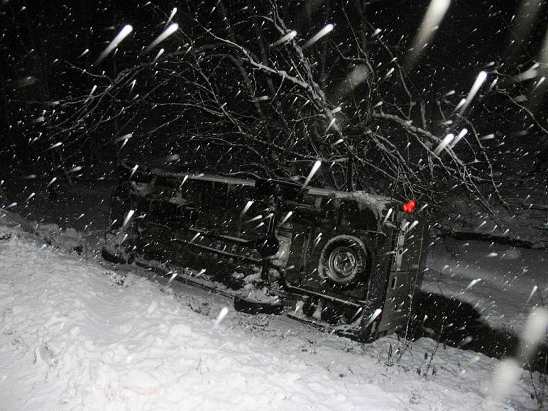 Příliš vysoká rychlost byla příčinou dopravní nehody, která se stala ve čtvrtek 8. prosince v Loučné nad Desnou