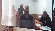 Vítkovský žhář Ivo Műller při videopřenosu z mírovské věznice při jednání o podmínečném propuštění u šumperského okresního soudu. 11. května 2023
