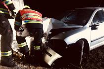 V Libině narazilo auto do rodinného domu. Řidič skončil v péči zdravotníků.